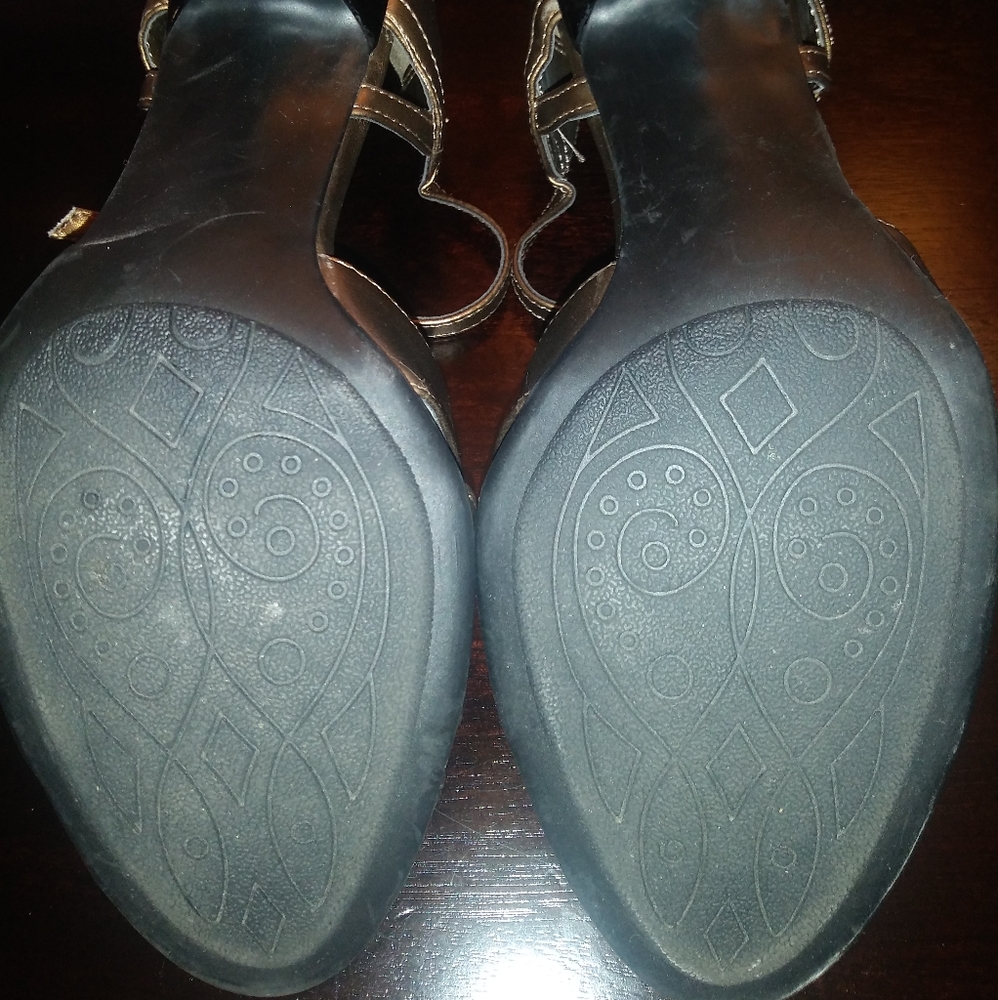 Shoes - Picture 3 of 4